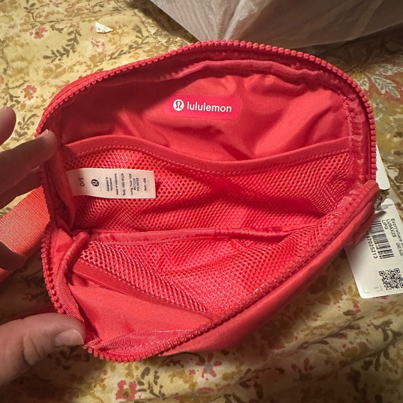Lululemonn belt bag - Picture 2 of 2